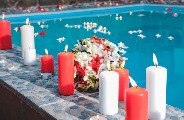 decorate a pool during the holiday season
