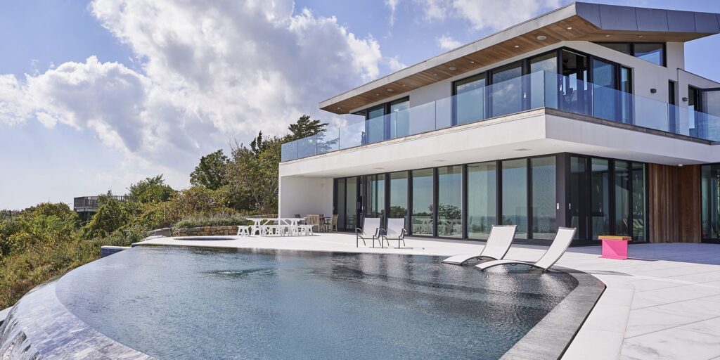 decorate a pool during the holiday season 